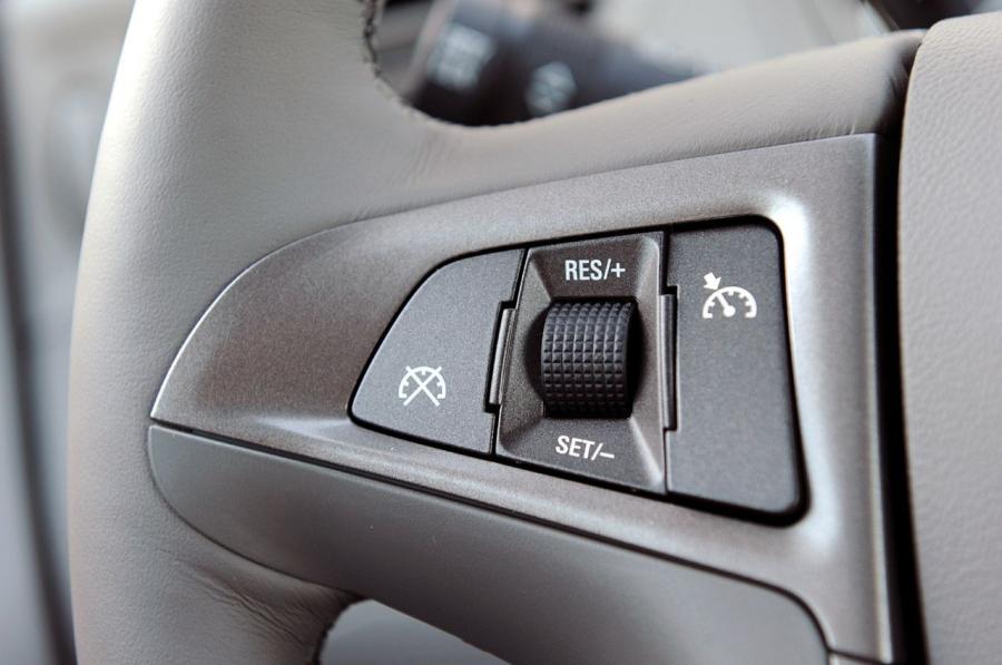 Детали интерьера Buick LaCrosse 2010 года  (NA) (фото 91 из 121)